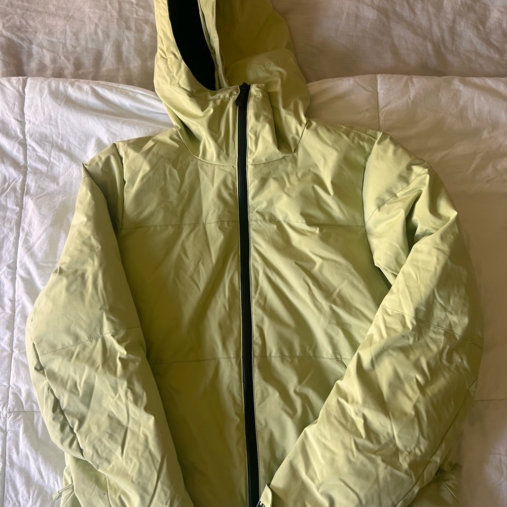 Helly Hansen Women’s Nora Short Puffy Ski Jacket Size Small in Light Green